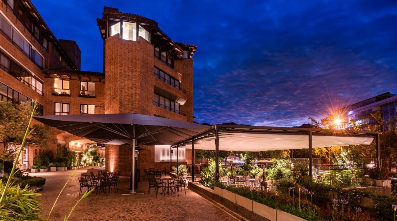 فندق هوتل إستيلر لافونتانا بوغوتا المظهر الخارجي الصورة The hotel's exterior at night
